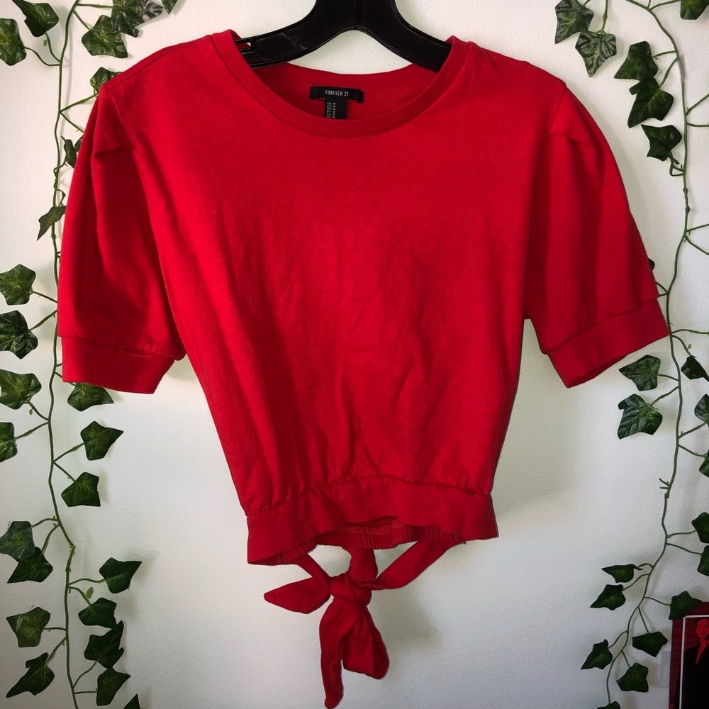 ❌SOLD - Cropped red tee with strings!